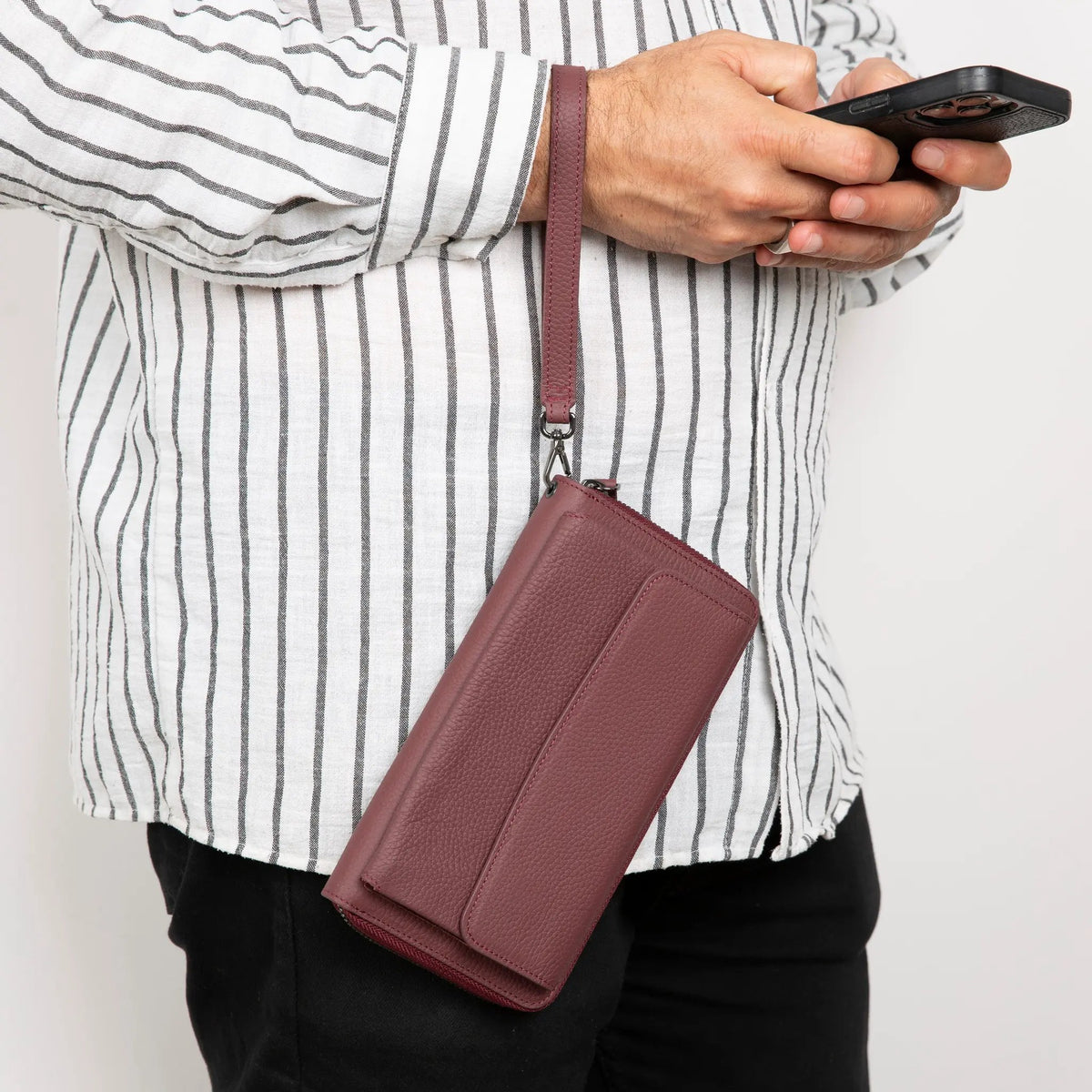 Anchorage Leather Wallet – Phone Holder & 12 Card Slots by TORONATA